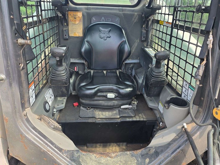 2013-bobcat-t750-image-32