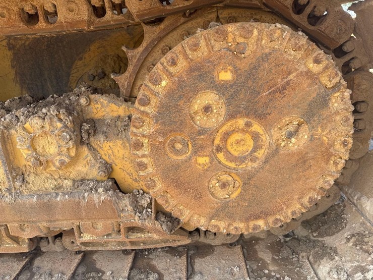 2016-caterpillar-d6k2-lgp-image-12