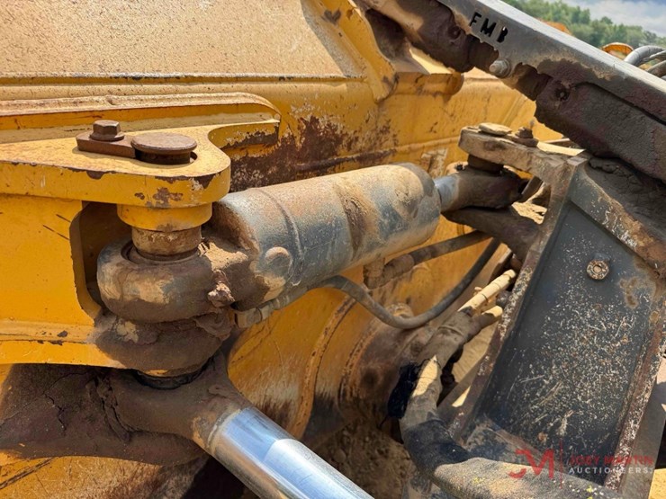 2015-deere-700k-lgp-image-11