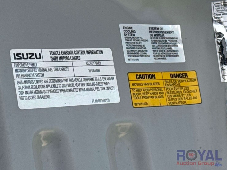 2019-isuzu-npr-image-10
