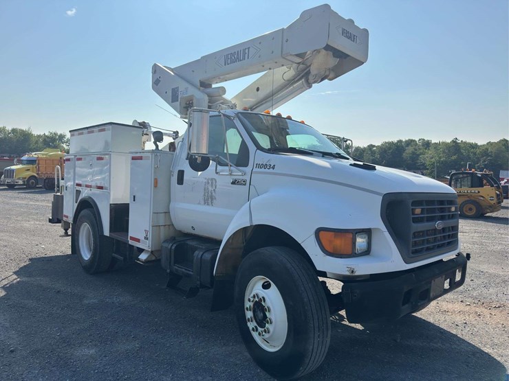 2000-ford-f-750-s/a-bucket-truck-with-versalift-boom-image-2