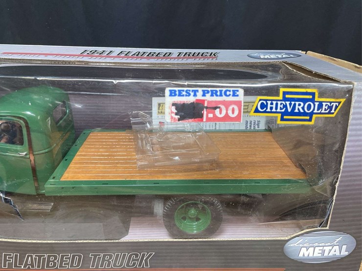 1/16-chevrolet-flatbed-truck-nib-dcp-image-3