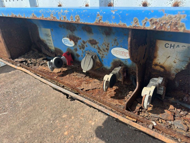 max-atlas-tridem-container-chassis-with-53’-stoughton-container-image-13