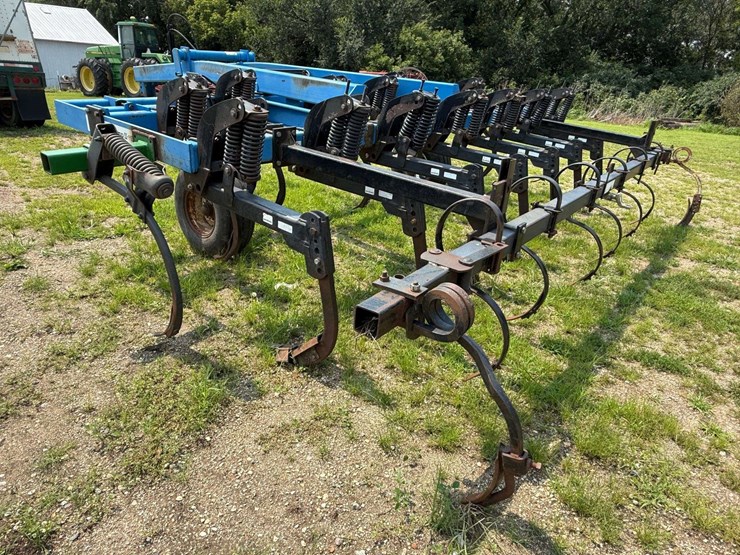 eco-tiger-champ-ii-dmi,-20’,-new-points-fall-of-’25,-tine-leveler,-has-front-discs-that-will-come-wi-image-5