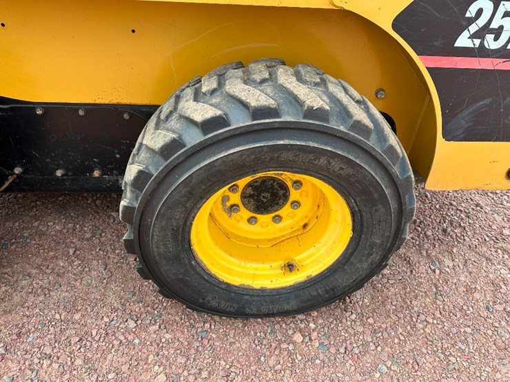 caterpillar-252b-image-7