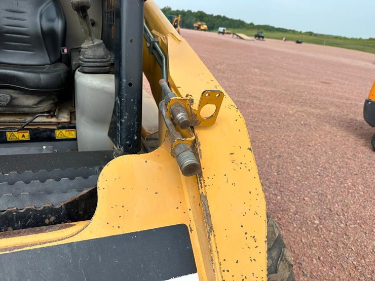 caterpillar-252b-image-15