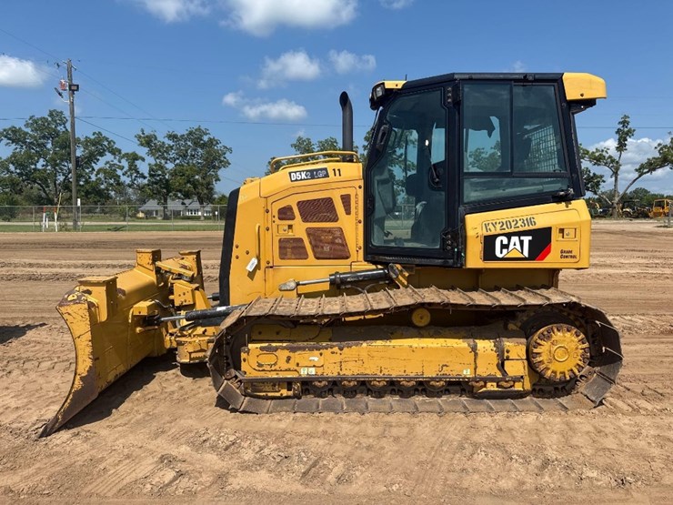 2016-caterpillar-d5k2-lgp-image-1