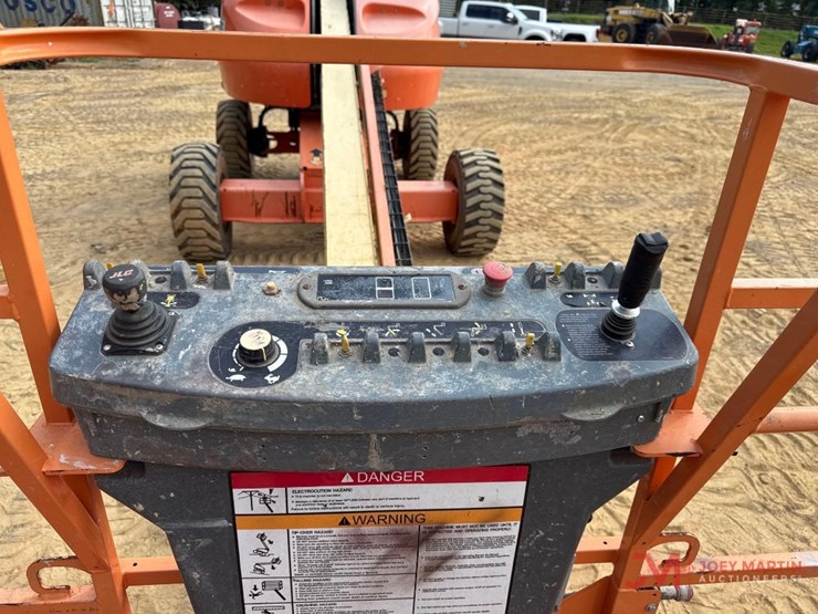 2014-jlg-400s-image-8