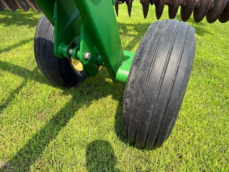 2013-john-deere-2623-image-35