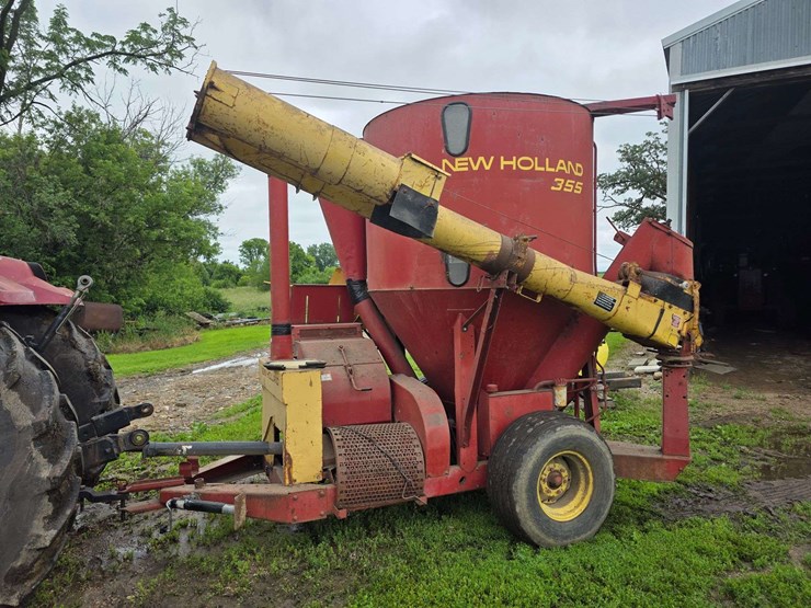 new-holland-355-image-2