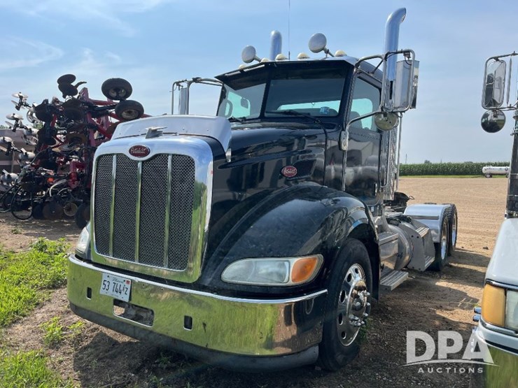 2008-peterbilt-384-image-1