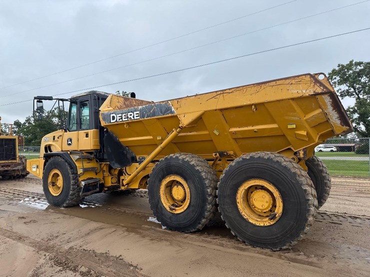 2014-deere-250d-image-8