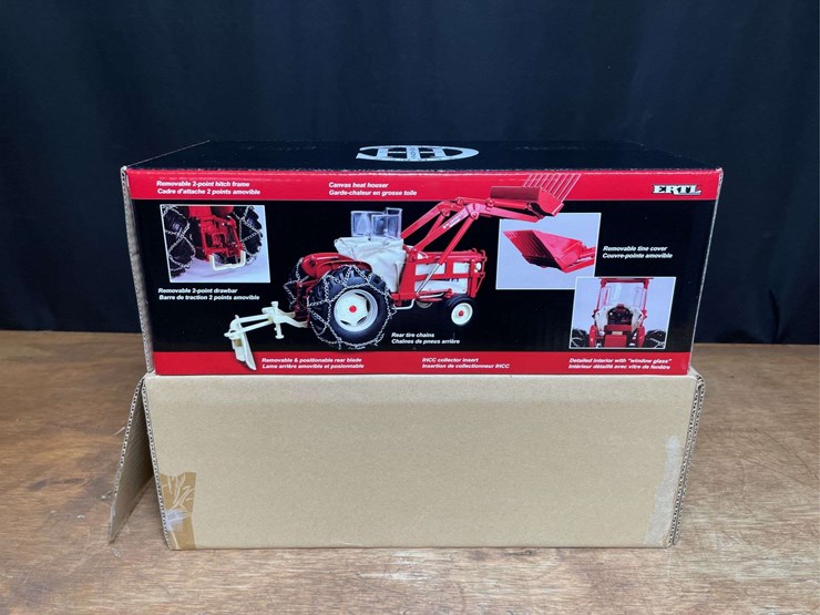 1/16-ih-460-2009-red-power-roundup-nib-ertl-image-11