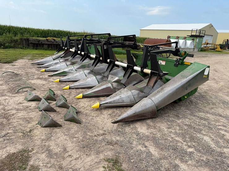 john-deere-843-image-1