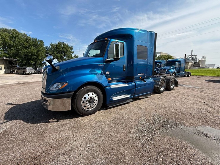 2020-ih-lt625-sleeper-semi,-435,369-miles-on-truck-(complete-overhaul-@-232,740-miles-with-paperwork-image-25