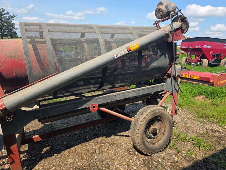 hutchingson-single-phase-grain-screener,-(2)-1.5hp-electric-motors,-78-15-tires-on-4-bolt-rims-image-4