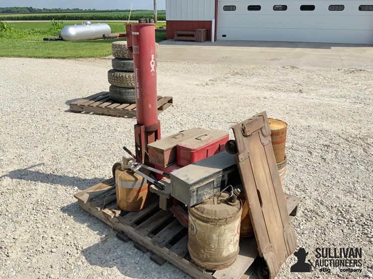 pallet-of-shop-supplies-&-tools-image-3