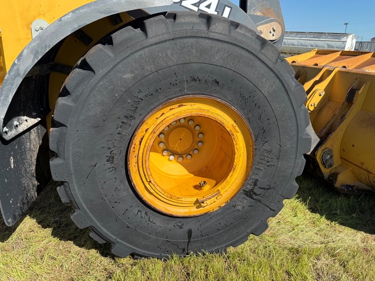 deere-824j-image-13