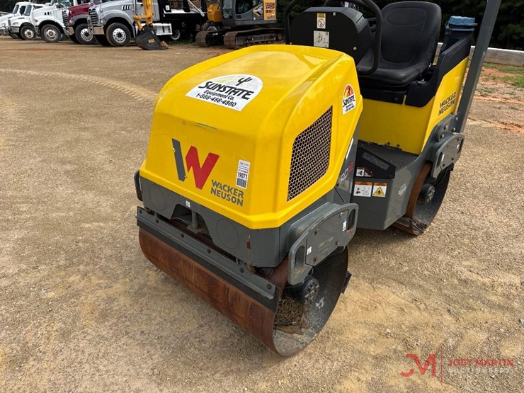 2021-wacker-rd12-double-drum-roller-image-5