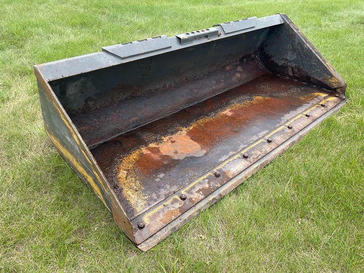 skidloader-77"-quick-tach-bucket-image-1