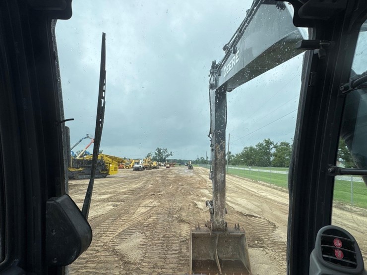 2023-deere-135g-image-28