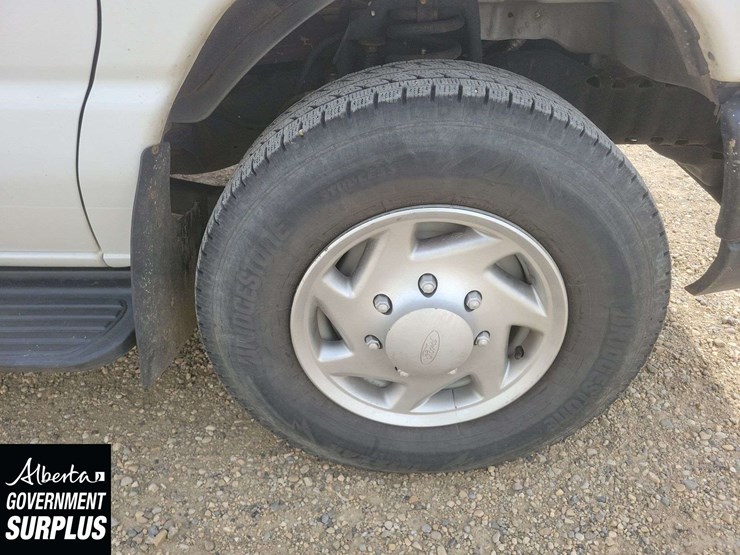 2014-ford-cargo-image-12