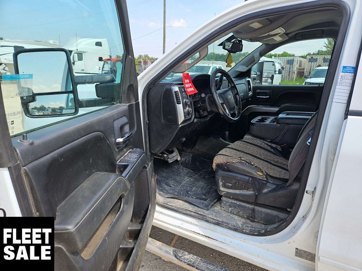 2015-chevrolet-silverado-3500hd-image-30