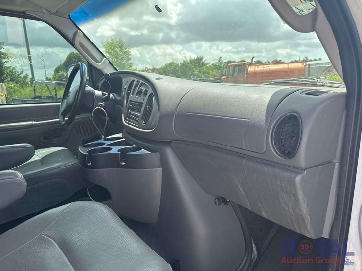 2008-ford-cargo-image-28