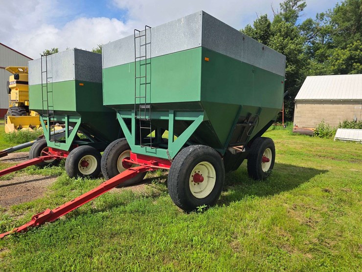 dakon-gravity-box-on-dakon-model-1212-running-gear,-extendable-hitch,-10.00-20-tires-on-8-bolt-rims,-image-2