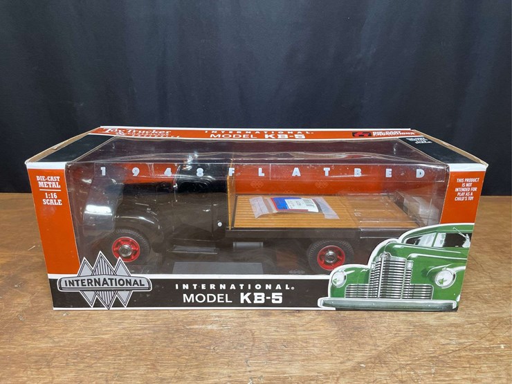 1/16-ih-kb-5-flatbed-truck-nib-dcp-image-1
