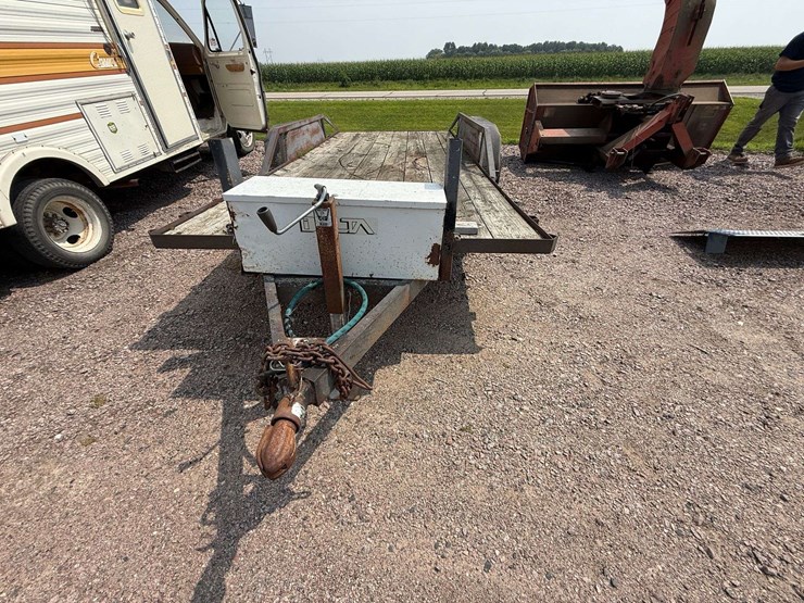 smaller-flatbed-trailer,-76”-x-16’-long,-tandem-axle,-toolbox-in-front,-215/60r15-tires,-*has-title-image-3