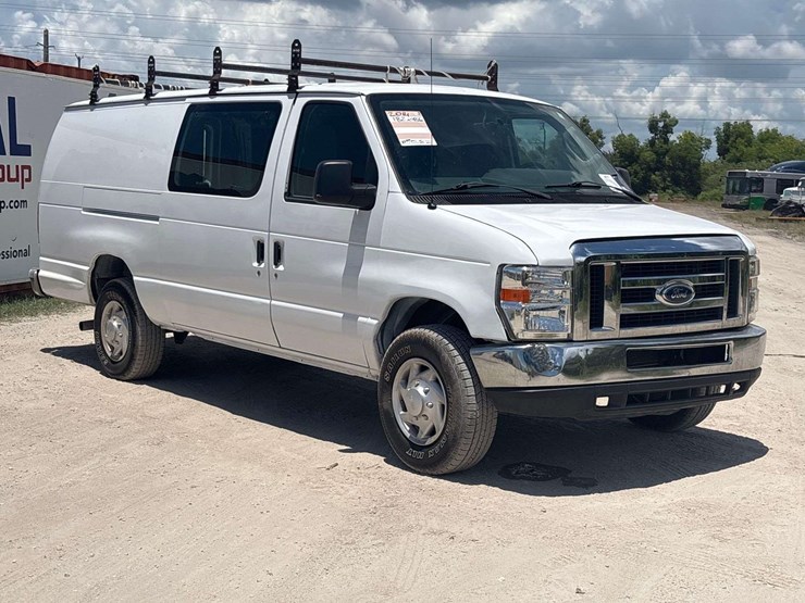 2014-ford-cargo-image-2