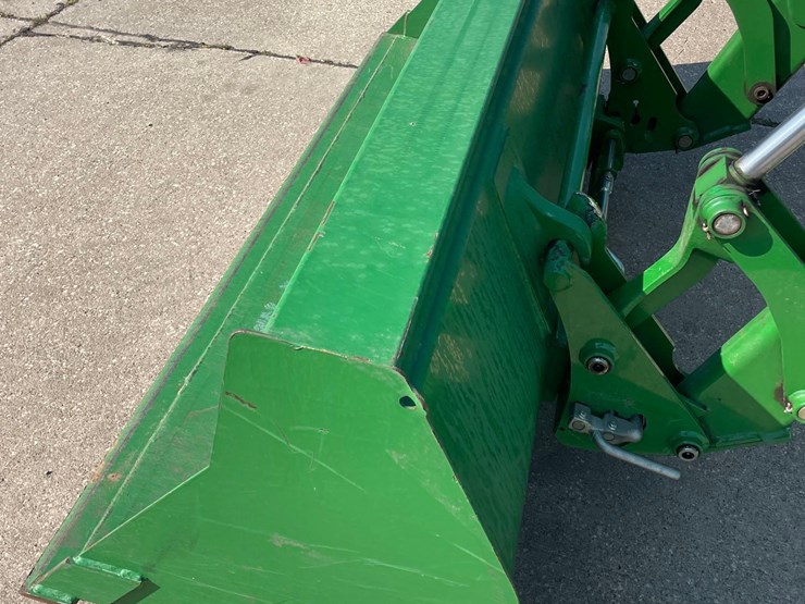 2015-john-deere-6115d-image-23