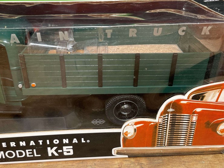 1/16-ih-k-5-grain-truck-nib-dcp-image-3