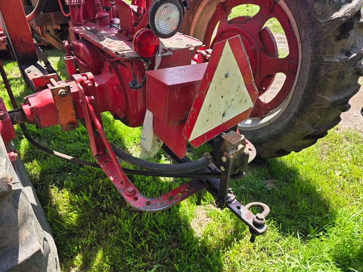 farmall-h-with-dual-loader,-wide-front,-6.00-16-fronts,-13.6-38-rears,-540-pto-with-loader-pump,-whe-image-13