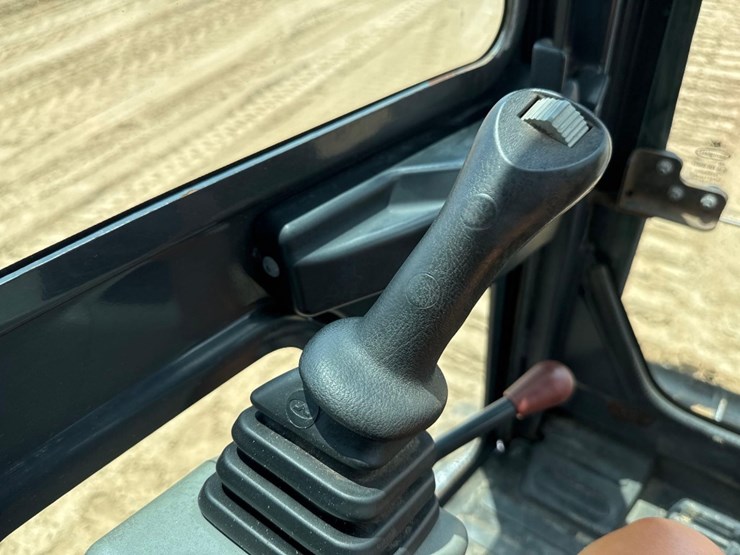 2015-bobcat-e35-image-31