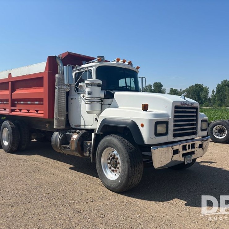 1995 MACK RD690S