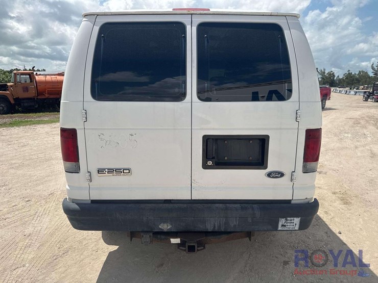 2008-ford-cargo-image-18