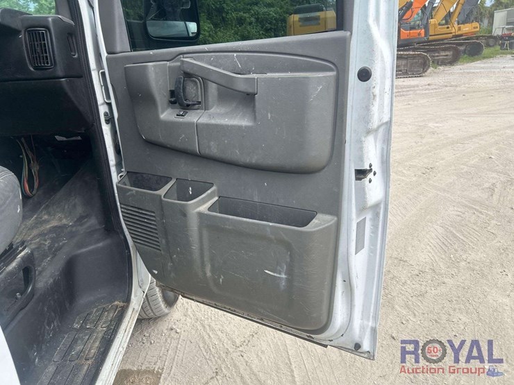 2017-chevrolet-express-2500-image-23