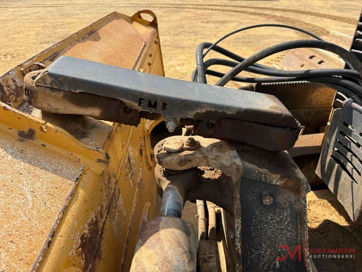 2015-deere-700k-lgp-image-12