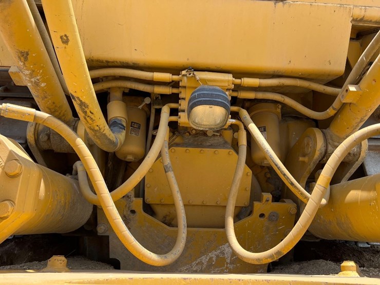 2015-caterpillar-d9t-image-26