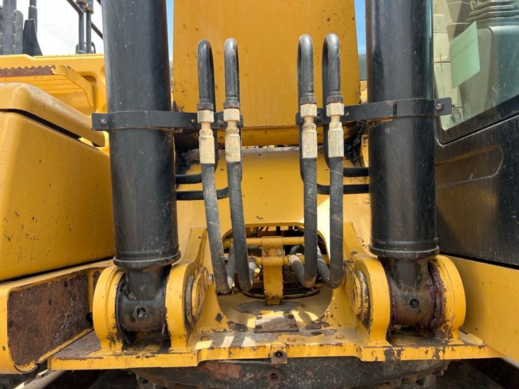 2015-caterpillar-326fl-image-16