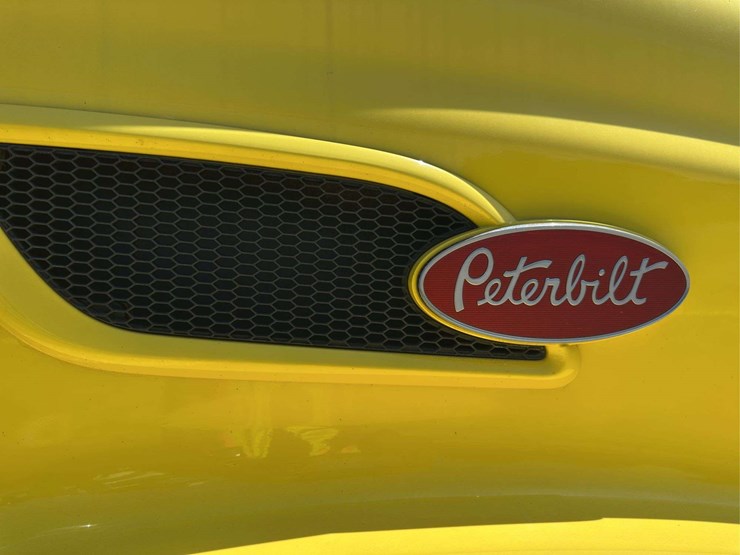 2011-peterbilt-386-image-11