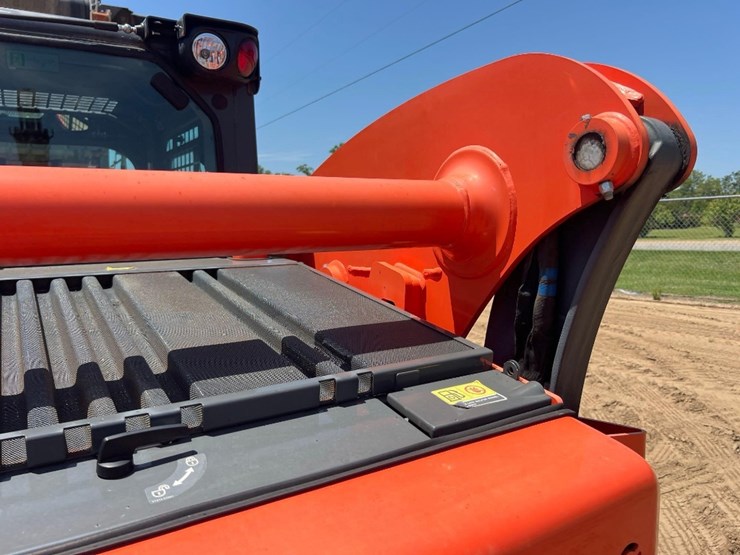 2020-kubota-ssv75-image-19