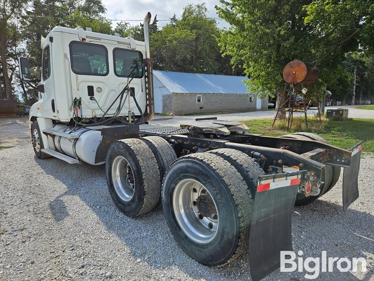 2012-freightliner-cascadia-125-image-7