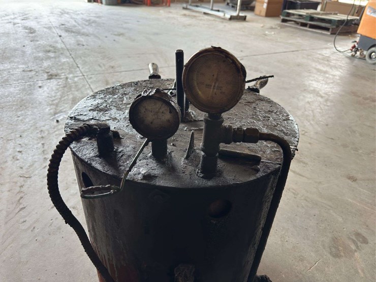 marathon-rubber-machine-for-filling-cracks-in-asphalt-image-4