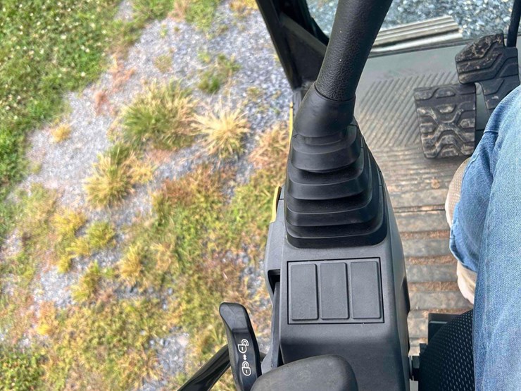 2018-caterpillar-320gc-image-38