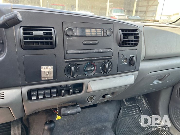 2007-ford-f450-xl-image-52