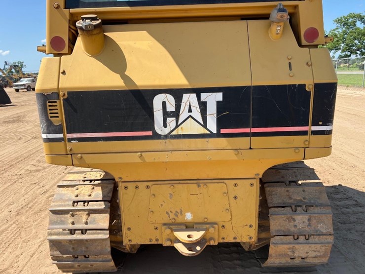 2004-caterpillar-d3g-xl-image-24