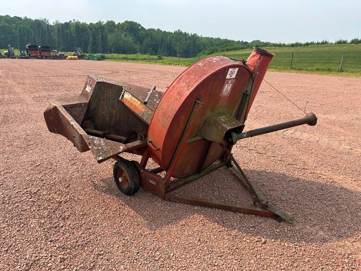 new-holland-770w-image-1